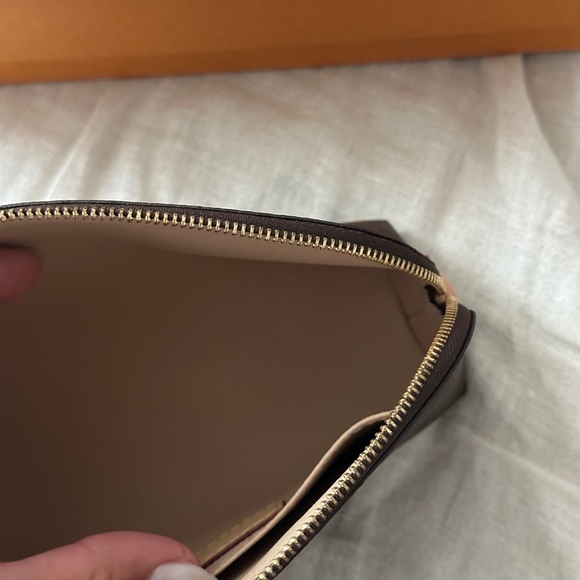 🤎Louis Vuitton Cosmetic Pouch🤎 - Picture 10 of 11